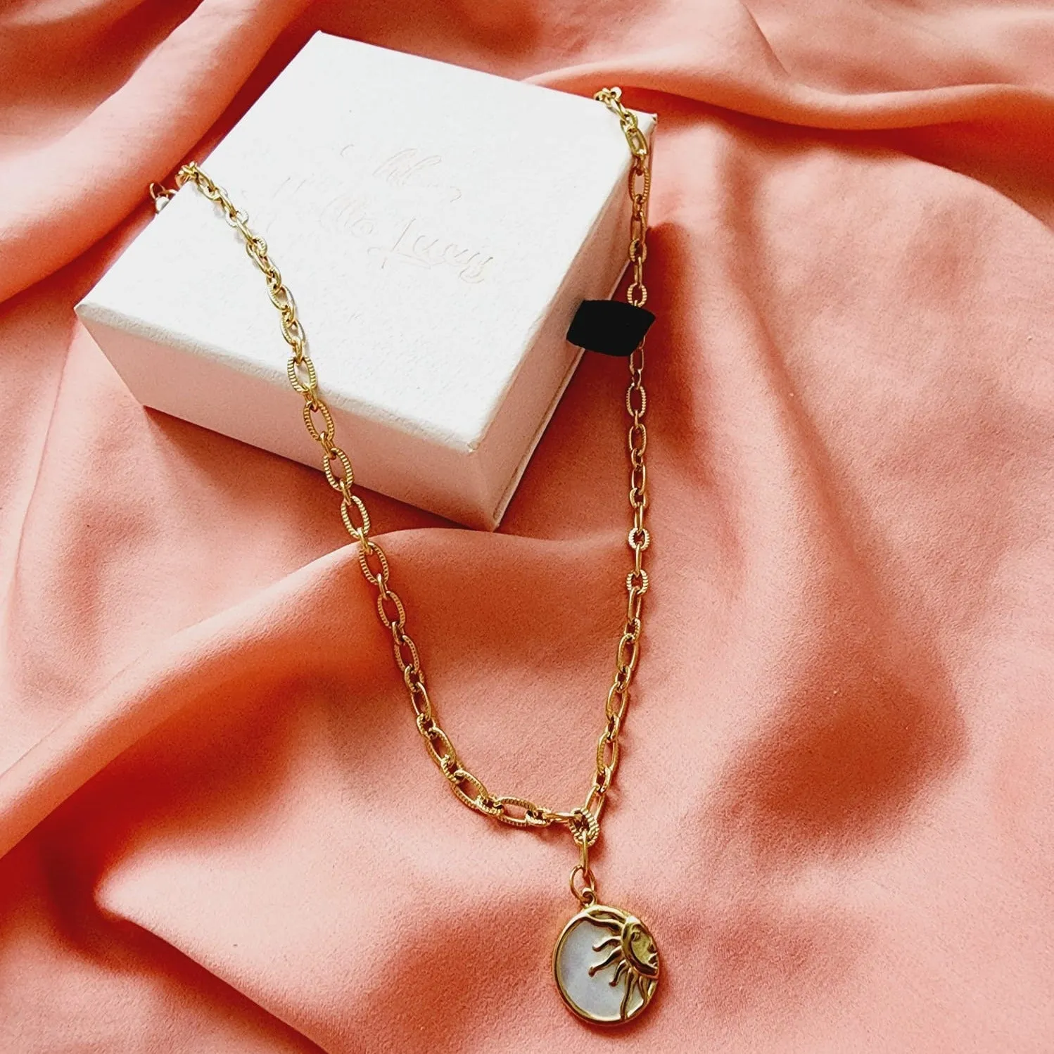 Sun Mother Pearl Necklace
